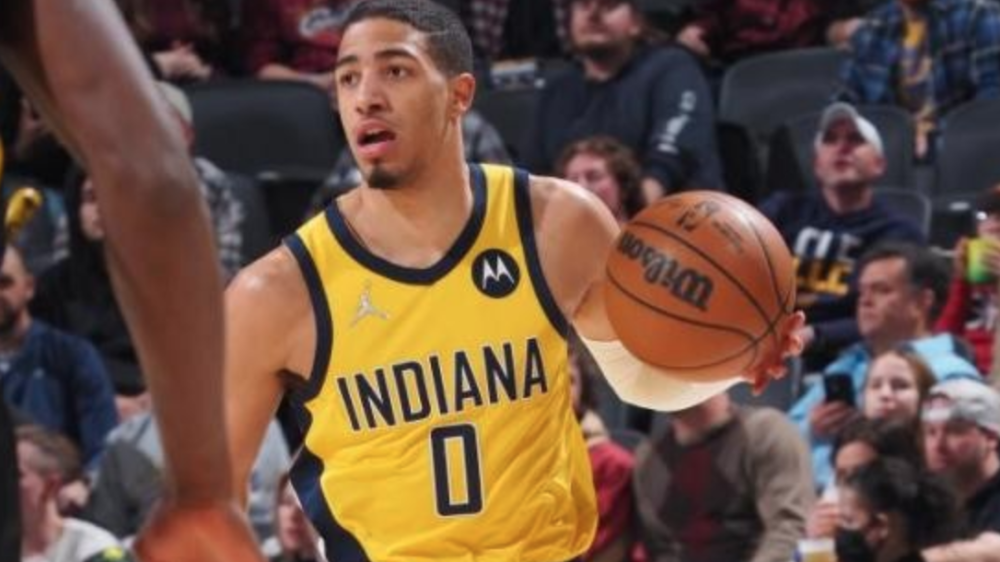  哈利伯顿助攻王领跑联盟  